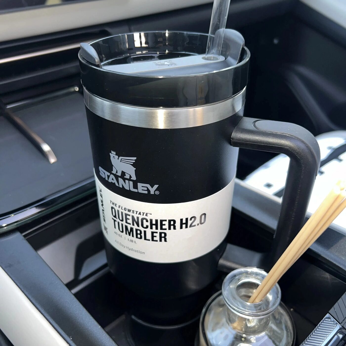 H2.0 FlowState Stainless Steel Vacuum Insulated Tumbler with Lid and Straw for Water 1200Ml H2.0 FlowState Stainless Steel Vacuum Insulated Tumbler with Lid and Straw for Water 1200Ml