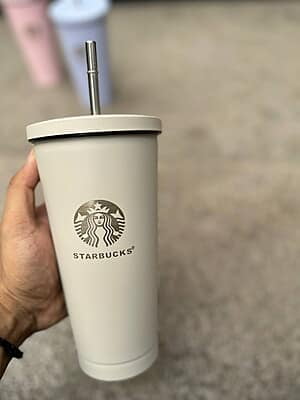 Starbucks - Stainless Steel Sipper 700 ML ( Random Colour Dispatched) Starbucks - Stainless Steel Sipper 700 ML ( Random Colour Dispatched)